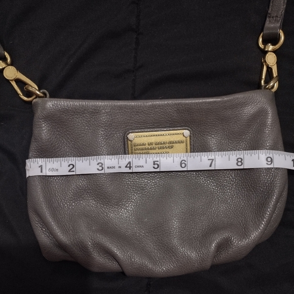 MARC JACOBS CROSSBODY AUTHENTIC PURSE - Picture 2 of 12